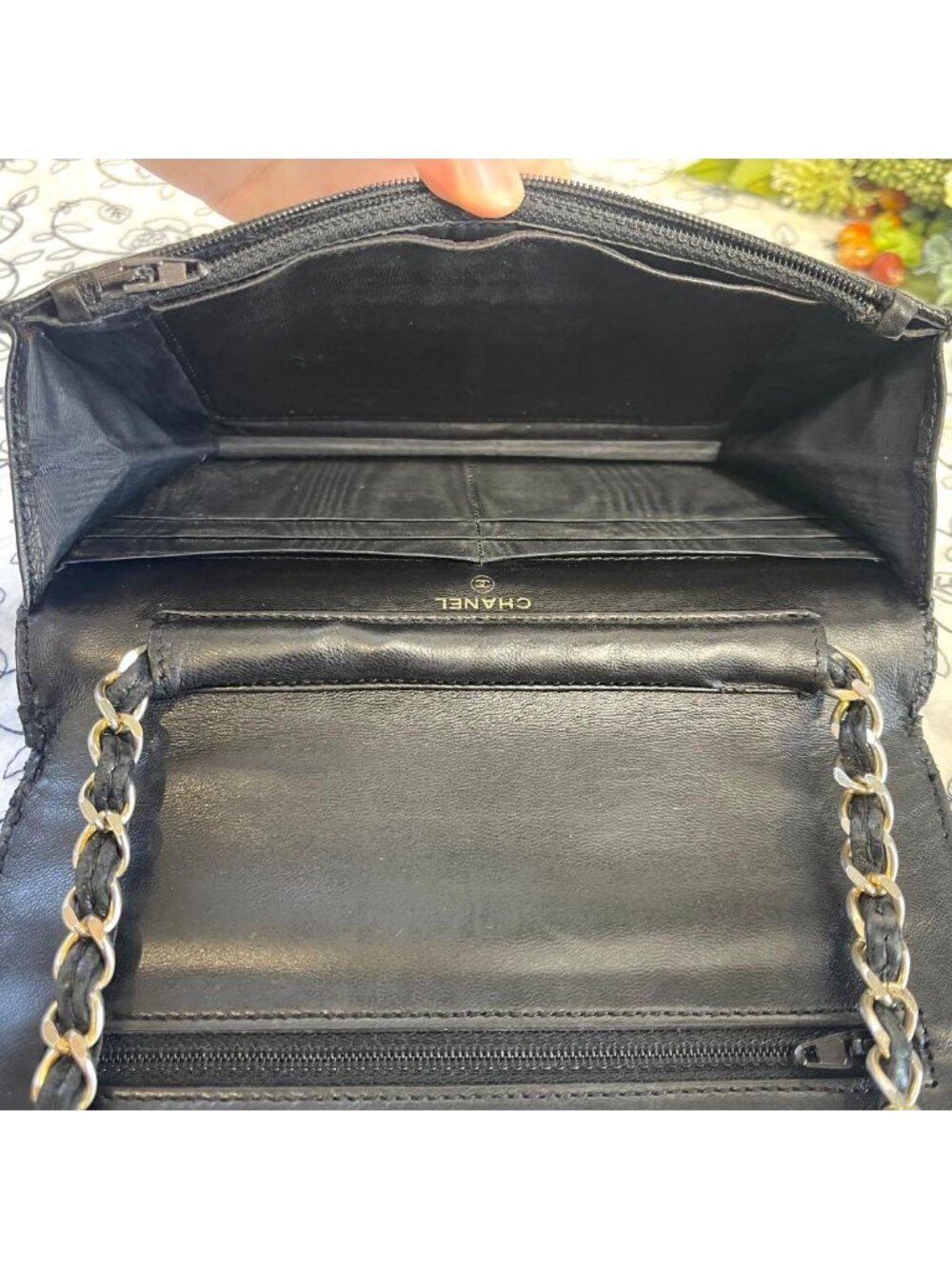 Chanel Chain Wallet Caviar Leather CC Logo - Picture 10 of 15